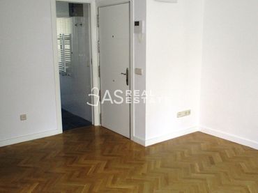 Piso en venta en Plaza El Paular