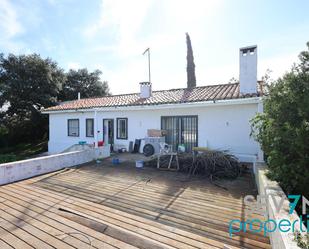 Vista exterior de Casa o xalet en venda en Santa Cruz del Retamar amb Aire condicionat, Calefacció i Jardí privat