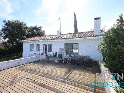 Vista exterior de Casa o xalet en venda en Santa Cruz del Retamar amb Aire condicionat, Calefacció i Jardí privat