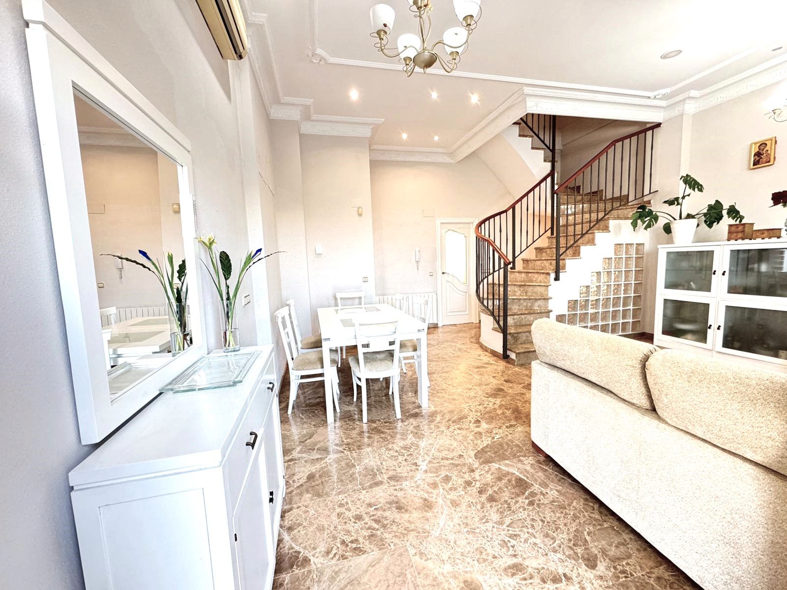 Single-family semi-detached for sale in  Valencia Capital  with Air Conditioner, Heating and Private garden