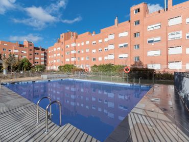 Flat with pool for sale in Avenida 1º de Mayo 10