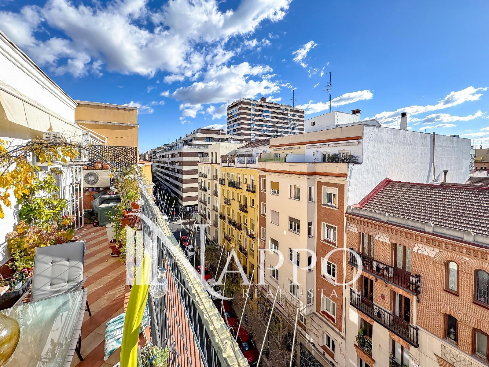 Exterior view of Attic for sale in  Madrid Capital  with Air Conditioner, Heating and Parquet flooring