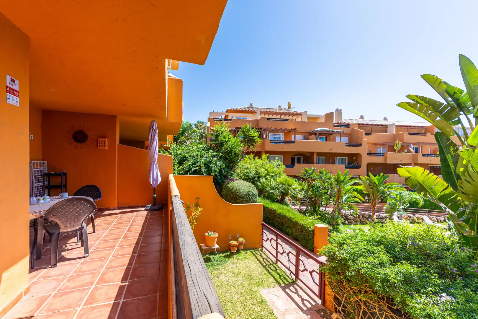 Vista exterior de Planta baja en venta en Mijas con Aire acondicionado, Jardín privado y Terraza