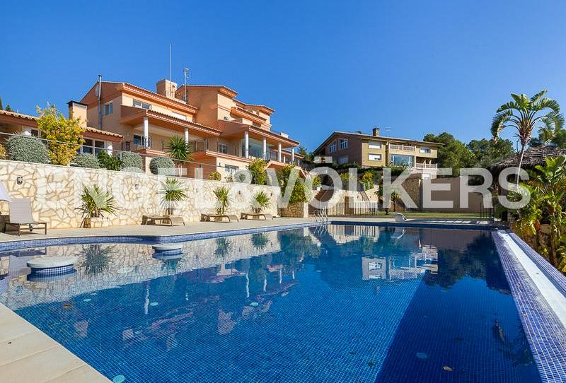 Photo 1 of Country house to rent in Cumbres de Calicanto, Valencia