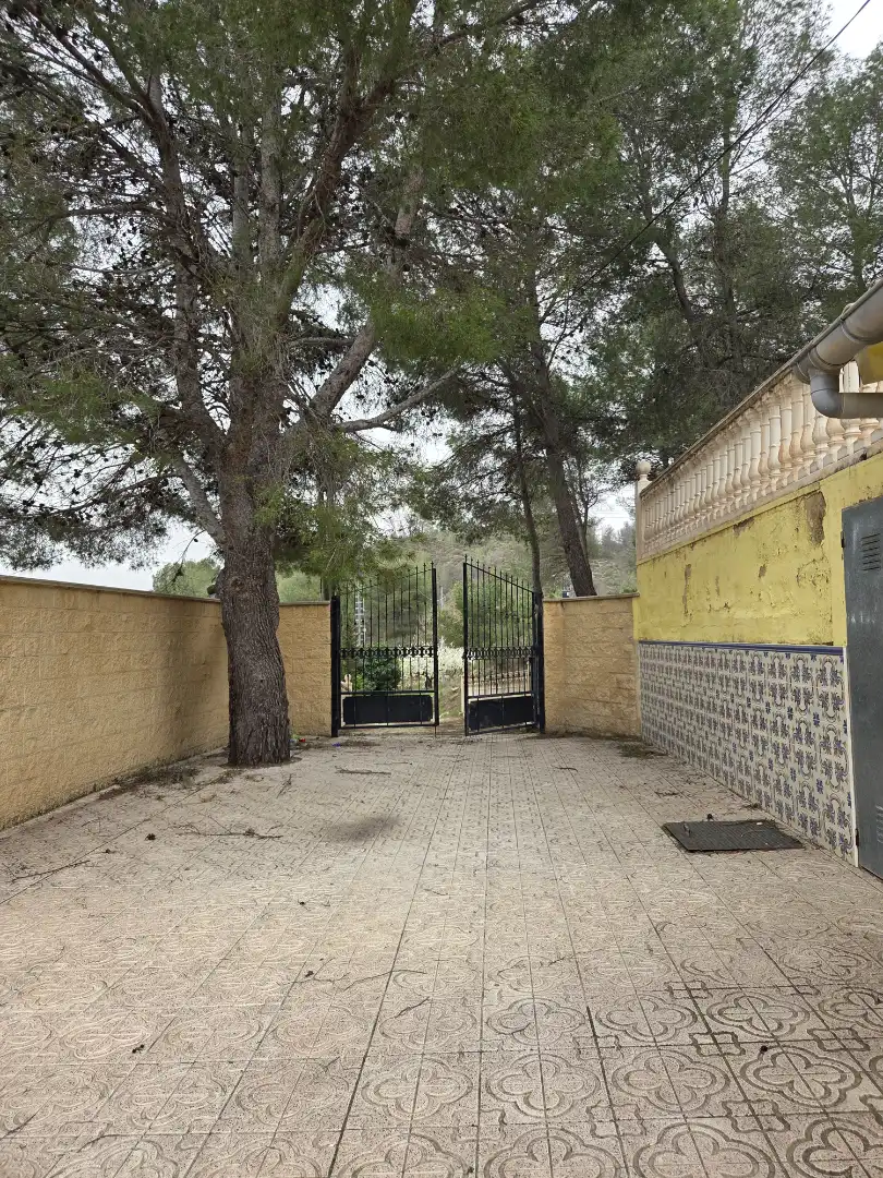 Maison rustique avec piscine à vendre à Avenida Luis de los Reyes
