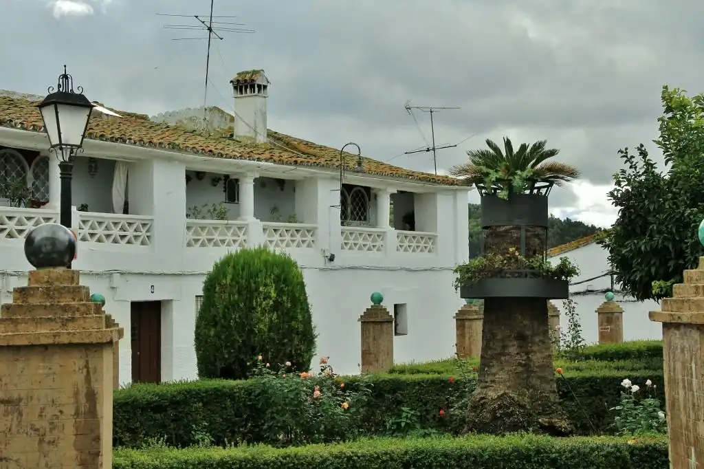 Vista exterior de Casa o xalet en venda en Cazalla de la Sierra amb Jardí privat, Traster i Piscina