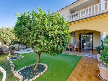 Casa con piscina en venta en Orihuela Costa