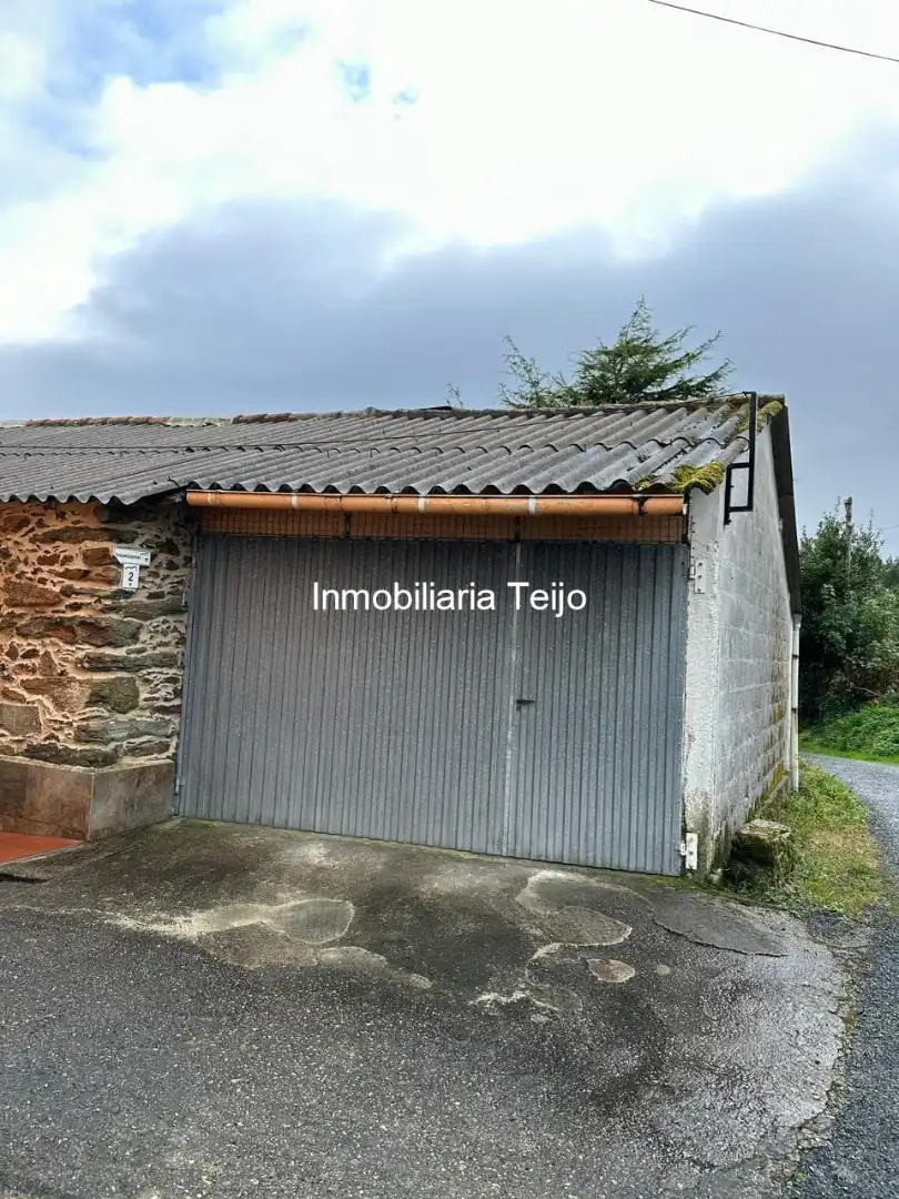 Parking of Houses for sale in Moeche