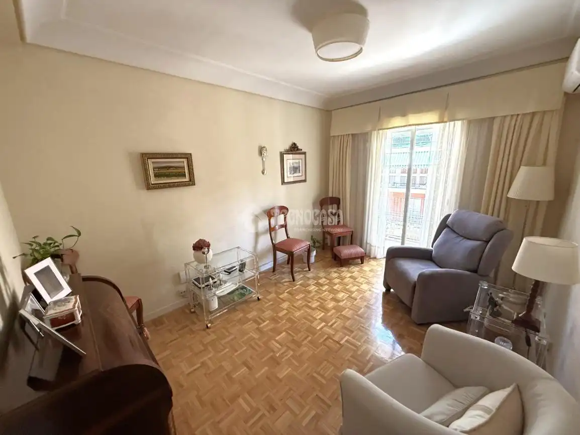 Sala d'estar de Pis en venda en Madrid