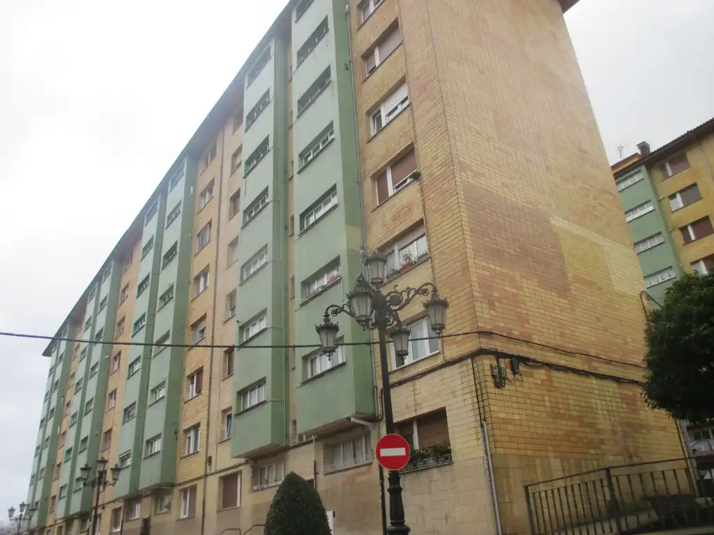 Vista exterior de Pis en venda en Oviedo 
