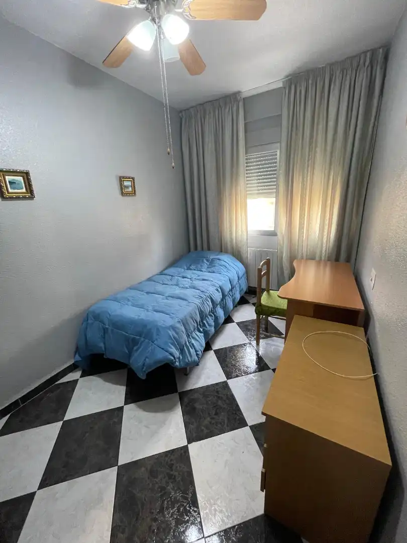 Bedroom of Flat for rent in Granada  with Furnished, Oven and Washing machine