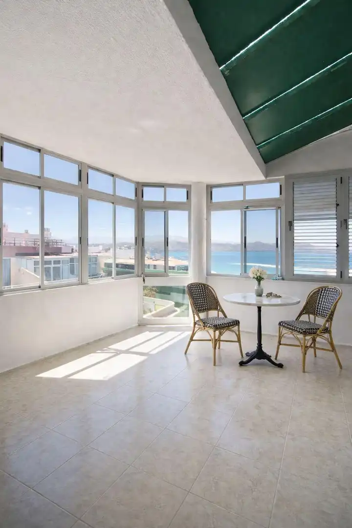 Dormitori de Apartament de lloguer en Las Palmas de Gran Canaria amb Moblat i Balcó