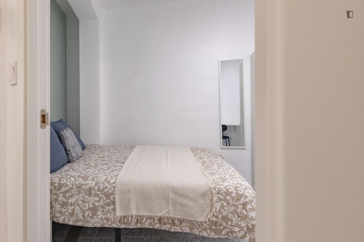 Dormitori de Apartament per a compartir en Alaquàs amb Moblat, Forn i Rentadora