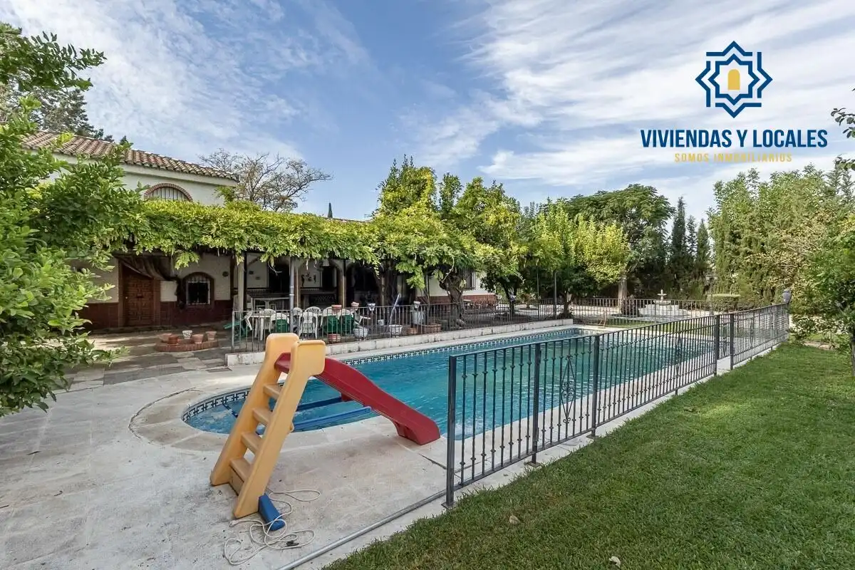 Casa con piscina en venta en Ogíjares