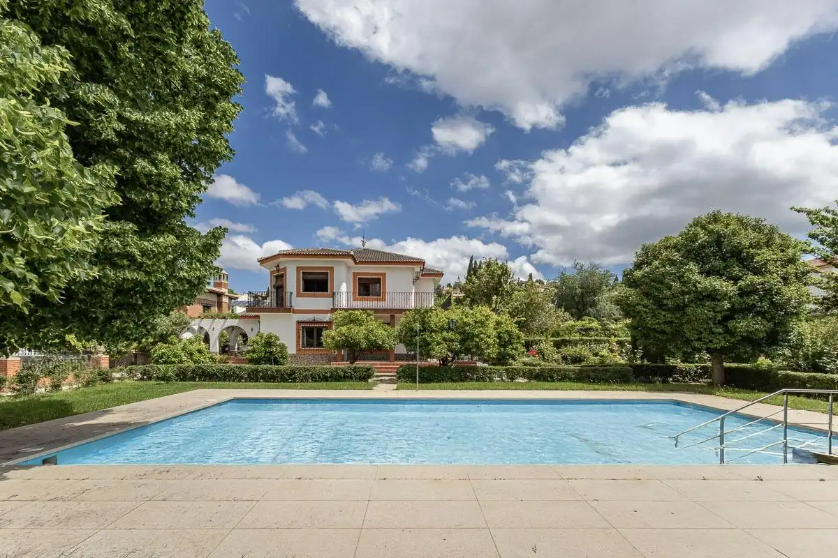 Chalet con piscina en venta en Calle Albaricoque, imagen 2