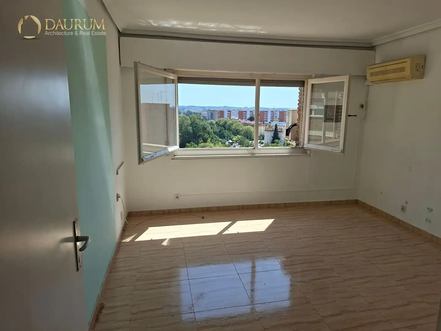 Bedroom of Flat for sale in Sevilla  with Air Conditioner, Heating and Terrace