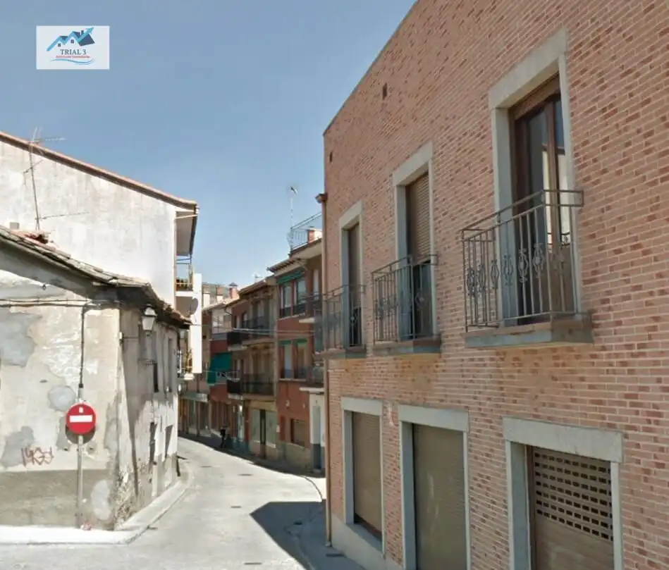 Vista exterior de Pis en venda en El Tiemblo  amb Terrassa