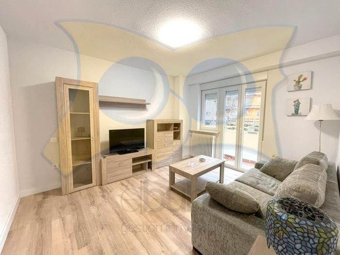 Living room of Flat for sale in Salamanca Capital  with Heating, Parquet flooring and Washing machine