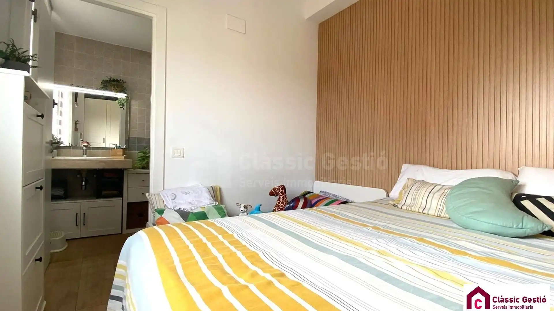 Bedroom of Flat for sale in Terrassa  with Air Conditioner, Heating and Balcony