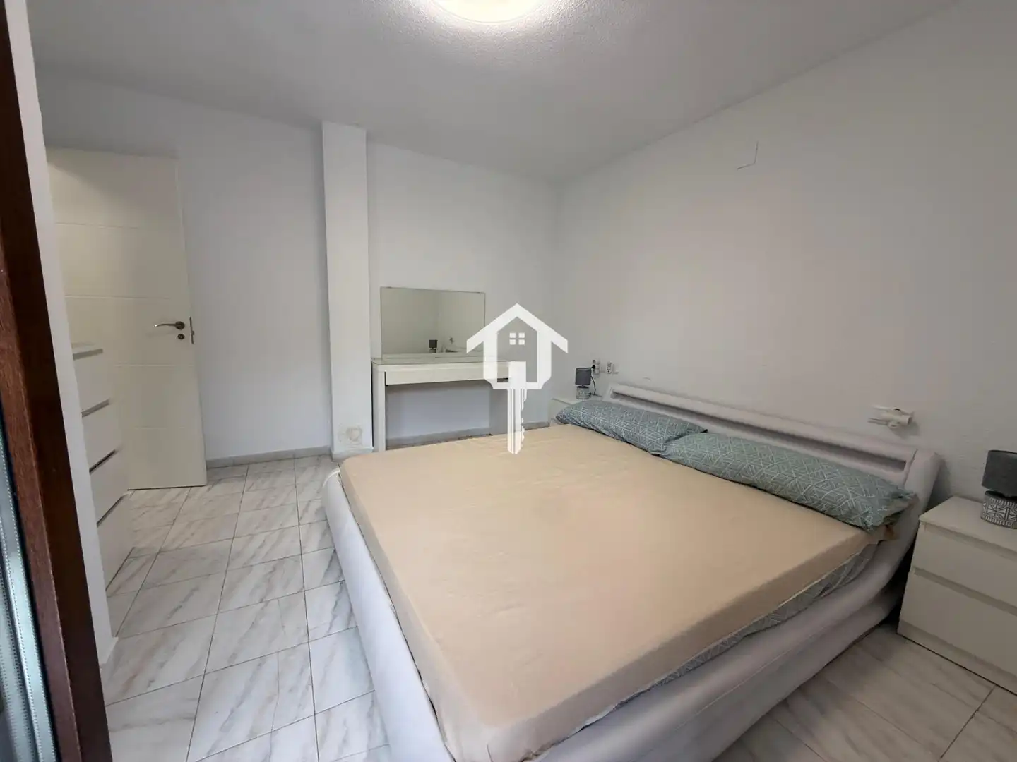 Habitación de Dúplex en venta en Torrevieja con Aire acondicionado, Terraza y Amueblado