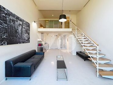 Duplex con ascensore in vendita a Calle de Julián Camarillo