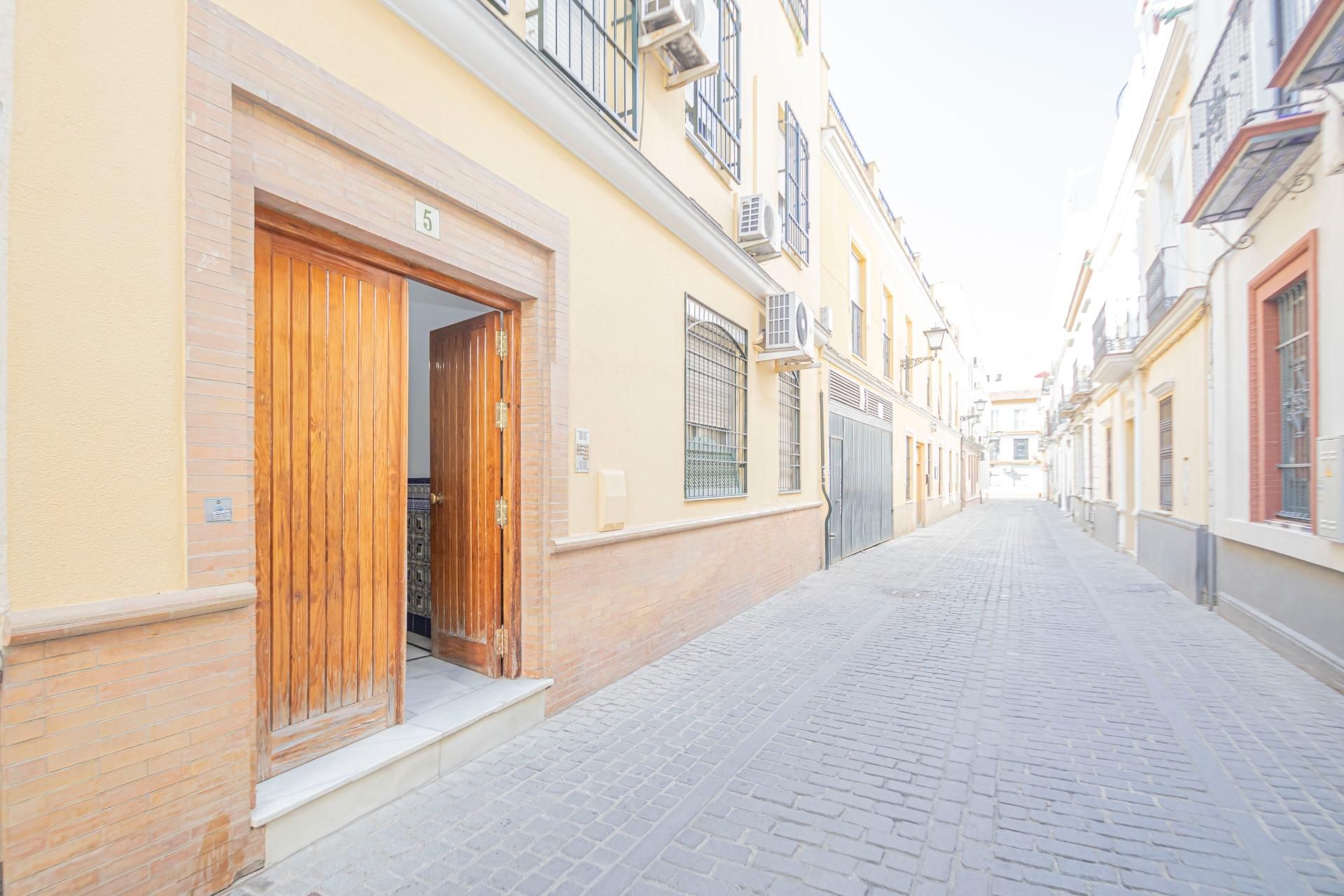 Exterior view of Flat for sale in  Sevilla Capital  with Storage room