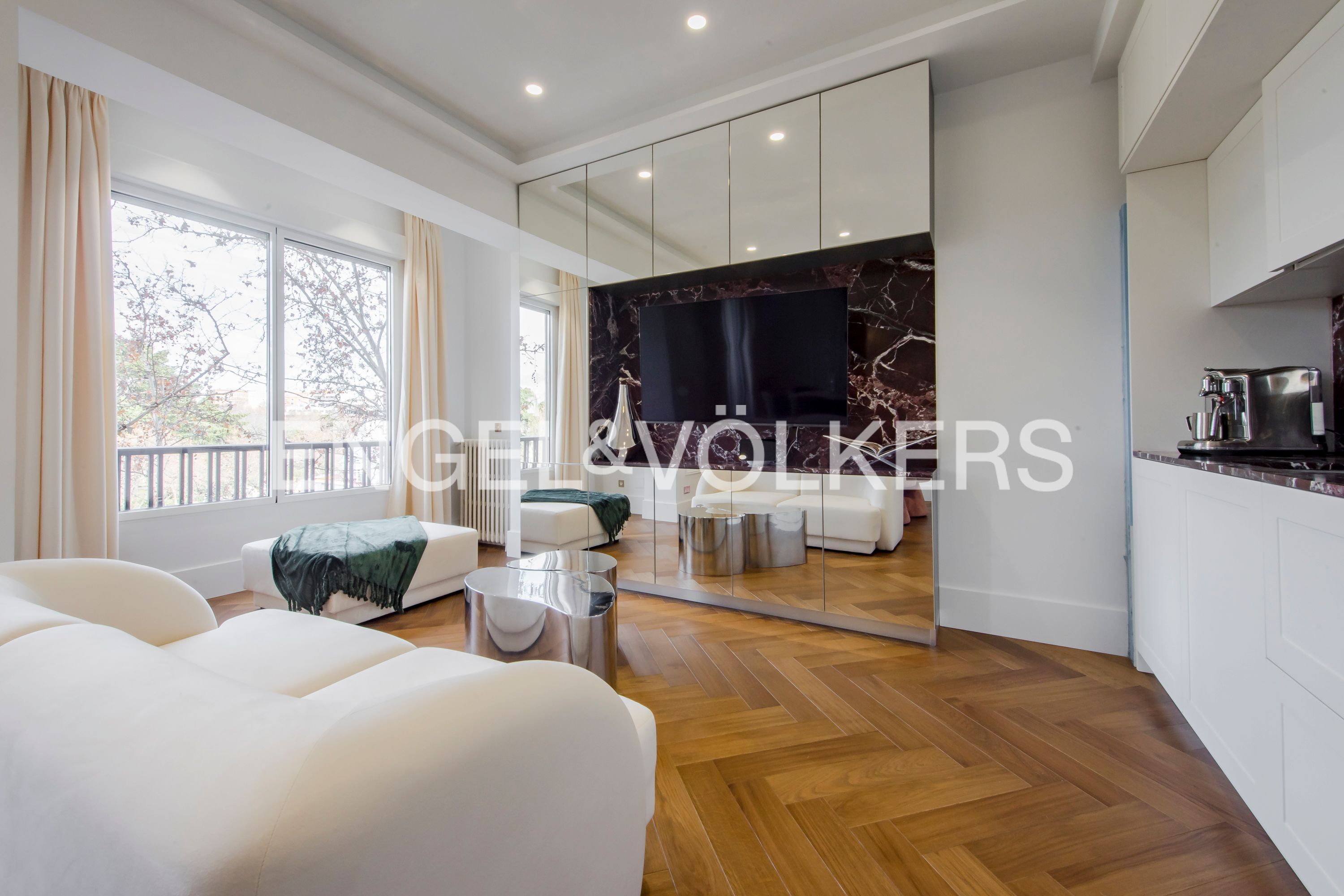 Sala de estar de Apartamento de alquiler en  Madrid Capital con Aire acondicionado, Calefacción y Parquet