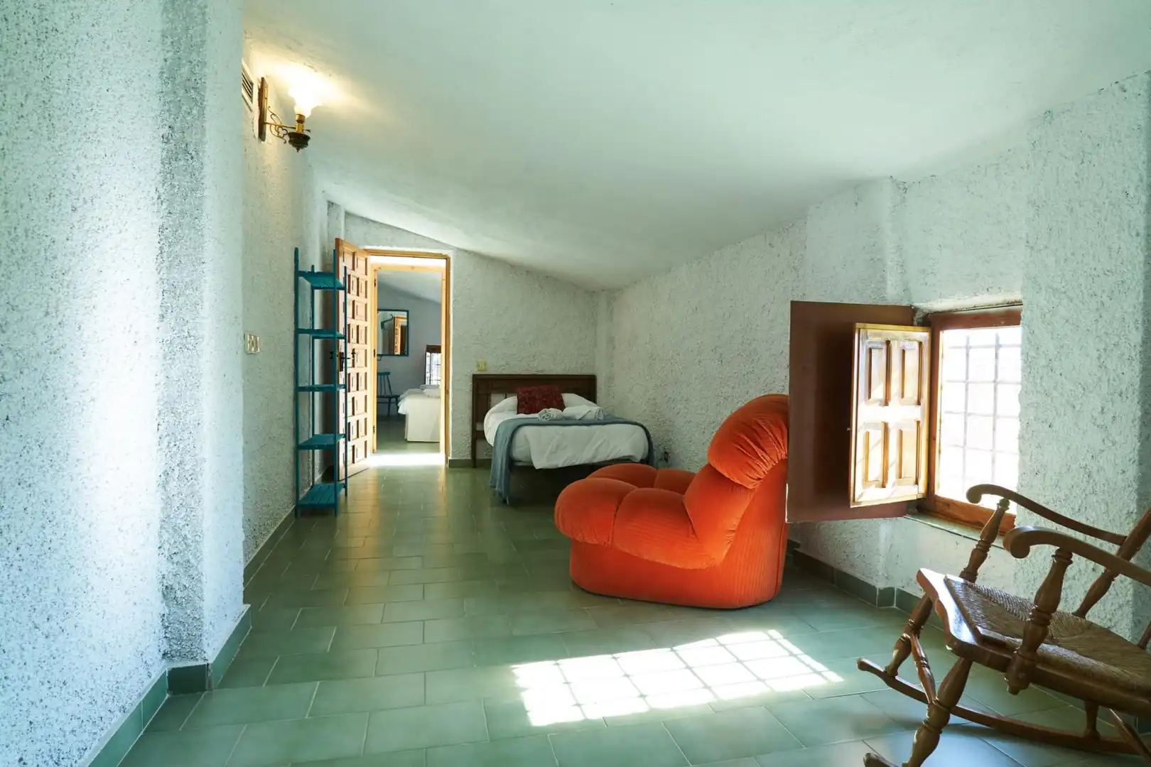 Dormitori de Finca rústica en venda en Jaén amb Aire condicionat, Calefacció i Jardí privat