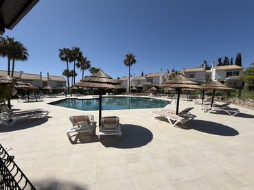 Maison mitoyenne avec piscine à vendre à El Paraíso