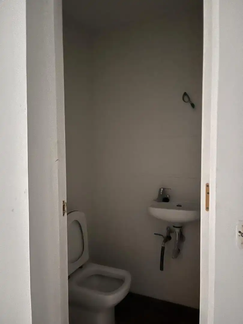 Bathroom of Commercial properties for rent in Esplugues de Llobregat