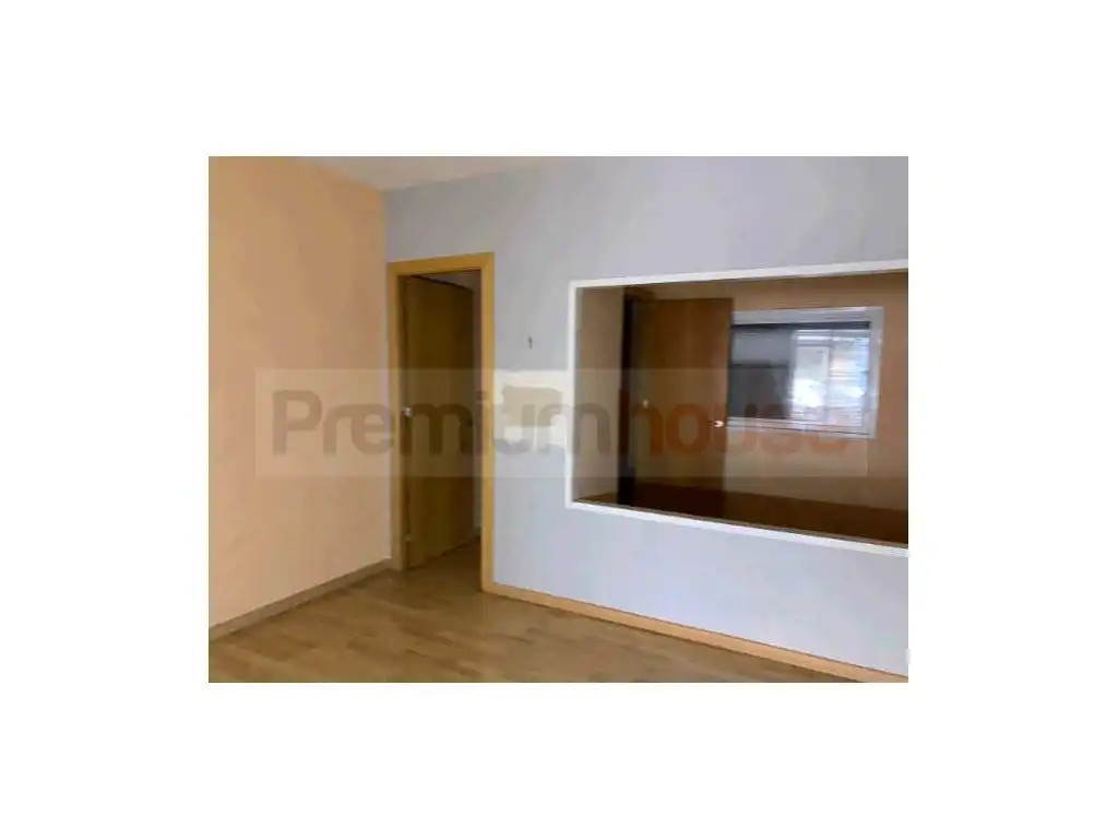 Habitación de Local en venta en Reus