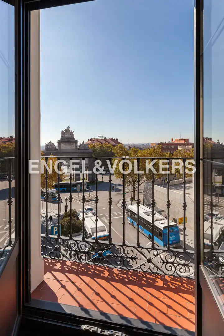 Vista exterior de Piso de alquiler en Madrid con Aire acondicionado, Calefacción y Balcón