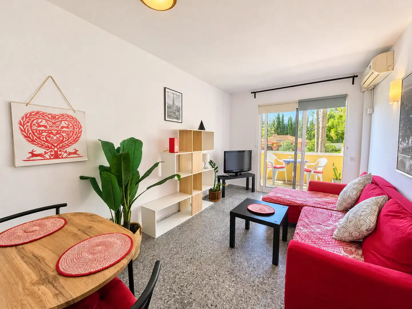 Sala d'estar de Dúplex en venda en Marbella amb Moblat, Rentadora i Piscina comunitària