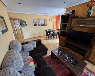 Sala d'estar de Pis de lloguer en Gijón  amb Calefacció, Terrassa i Moblat
