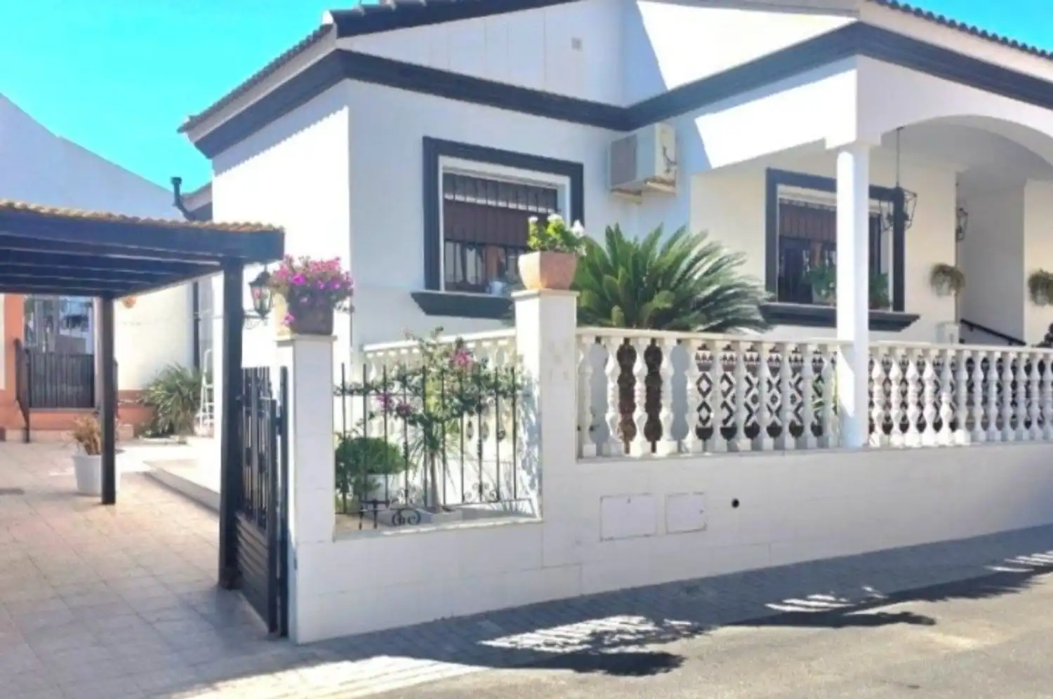 Vista exterior de Casa o xalet en venda en Antas amb Aire condicionat, Terrassa i Traster