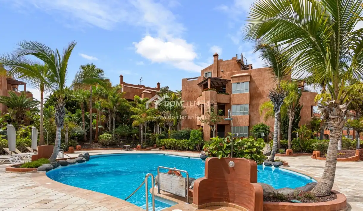 Vista exterior de Piso en venta en Arona con Aire acondicionado, Terraza y Piscina