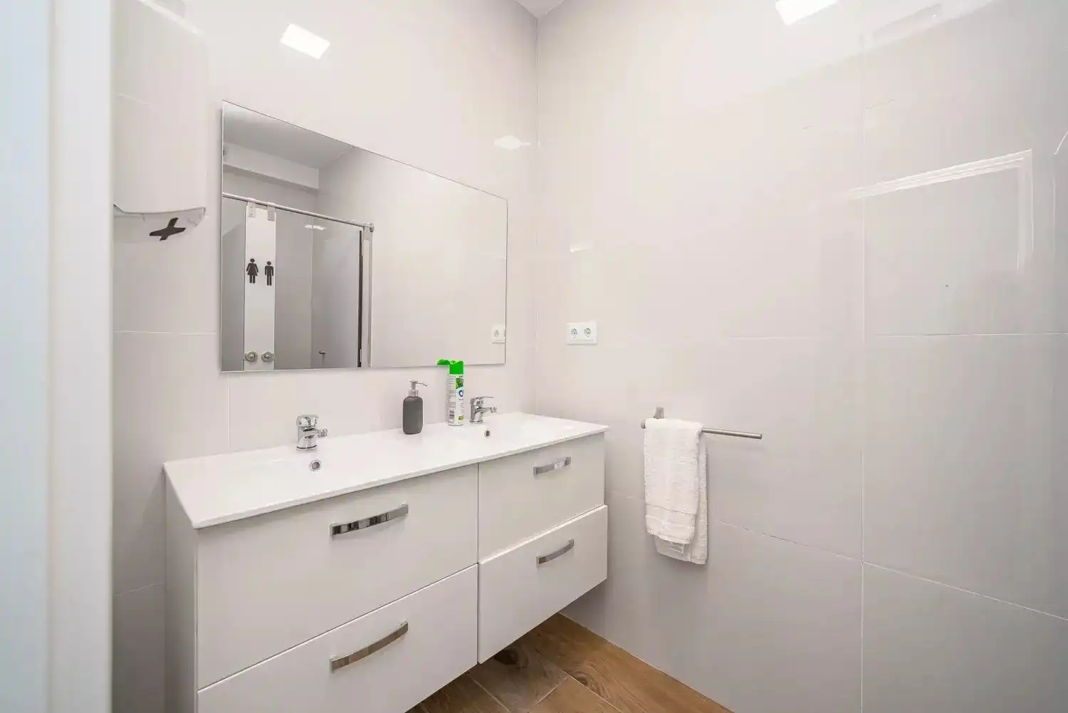 Badezimmer von Geschaftsraum zur Miete in Madrid mit Klimaanlage