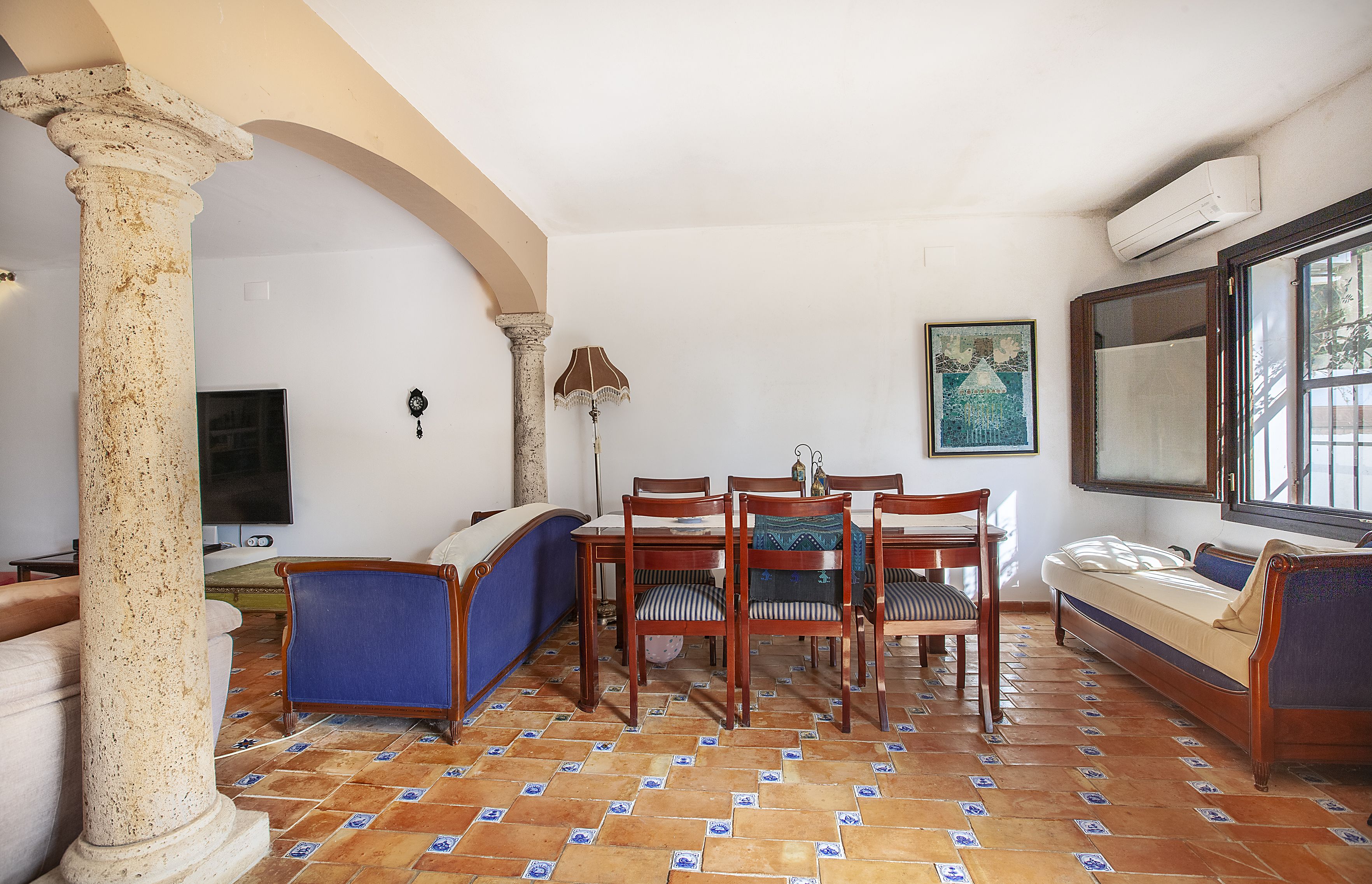 Sala d'estar de Casa o xalet en venda en Carmona amb Jardí privat, Terrassa i Piscina
