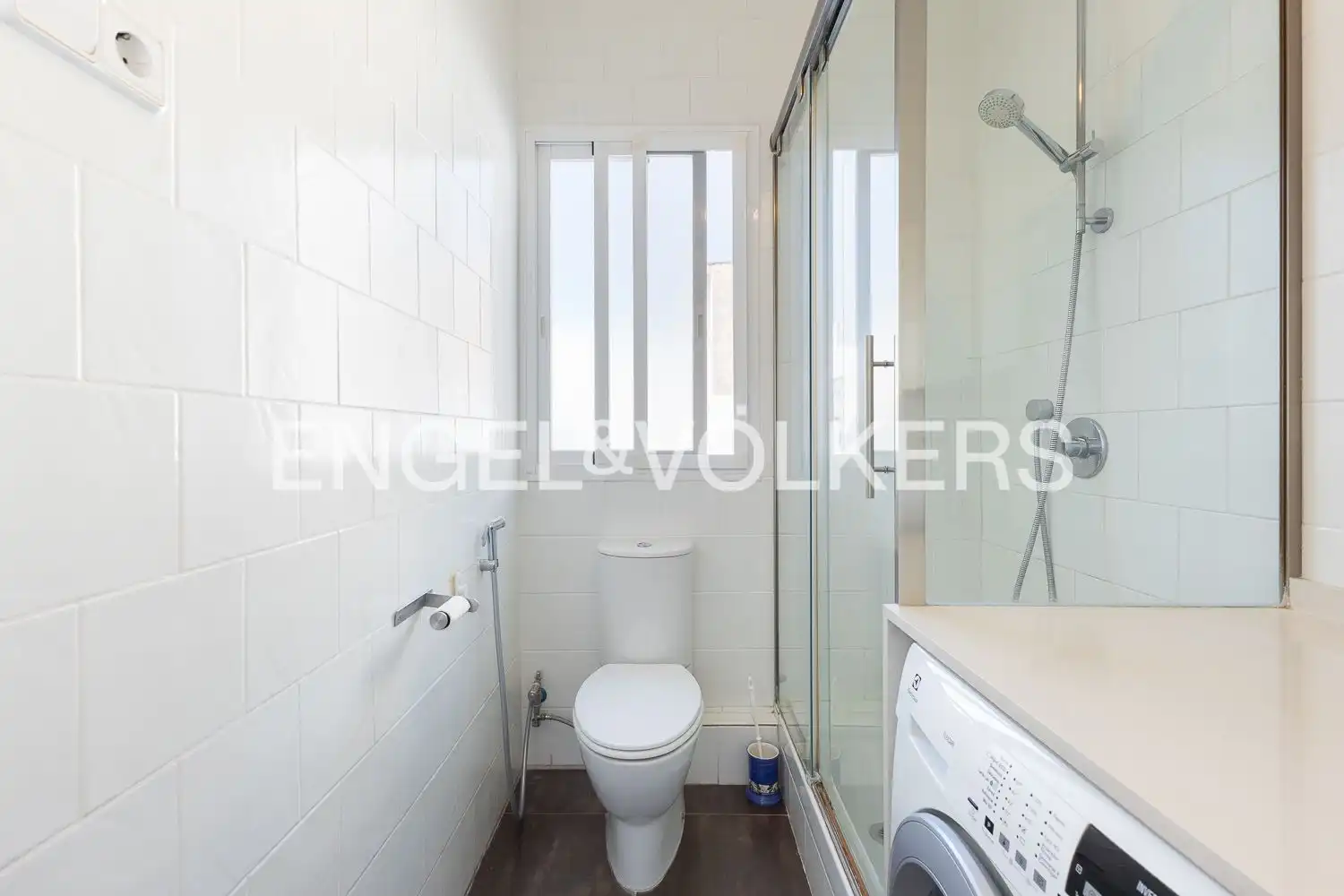 Bathroom of Flat for rent in Valencia  with Air Conditioner, Heating and Balcony