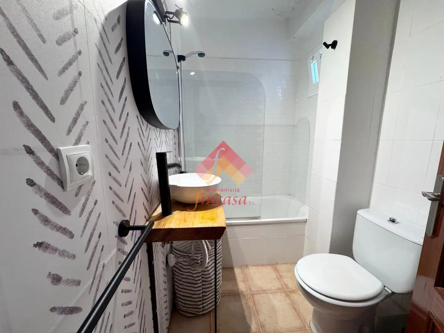 Bathroom of Flat for rent in Ronda  with Furnished