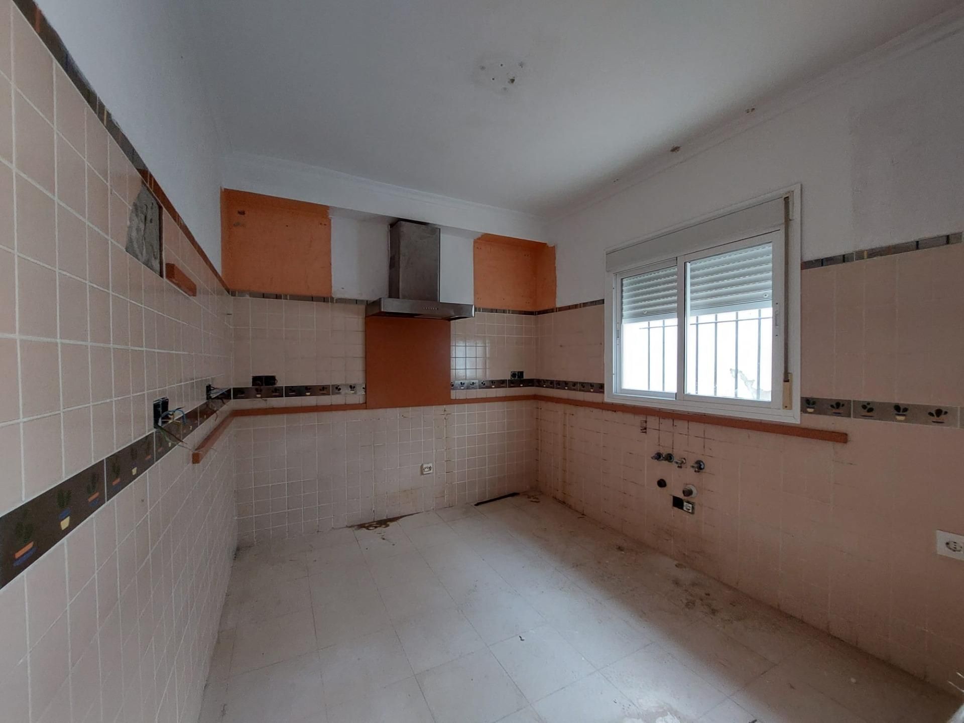 Cuina de Casa adosada en venda en Villanueva del Ariscal amb Balcó