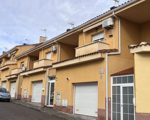 Exterior view of Single-family semi-detached for sale in  Toledo Capital  with Air Conditioner, Heating and Private garden