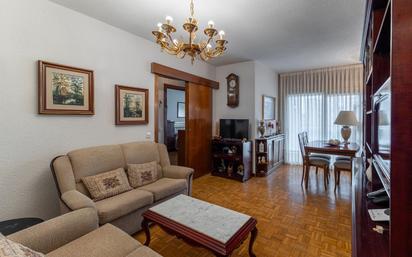 Living room of Flat for sale in  Madrid Capital  with Heating, Private garden and Terrace