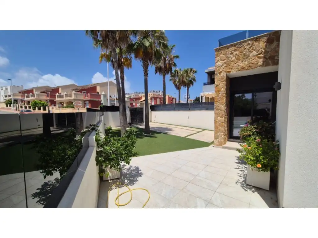 Casa amb jardí en venda a Calle Gabriela Mistral, imagen 10