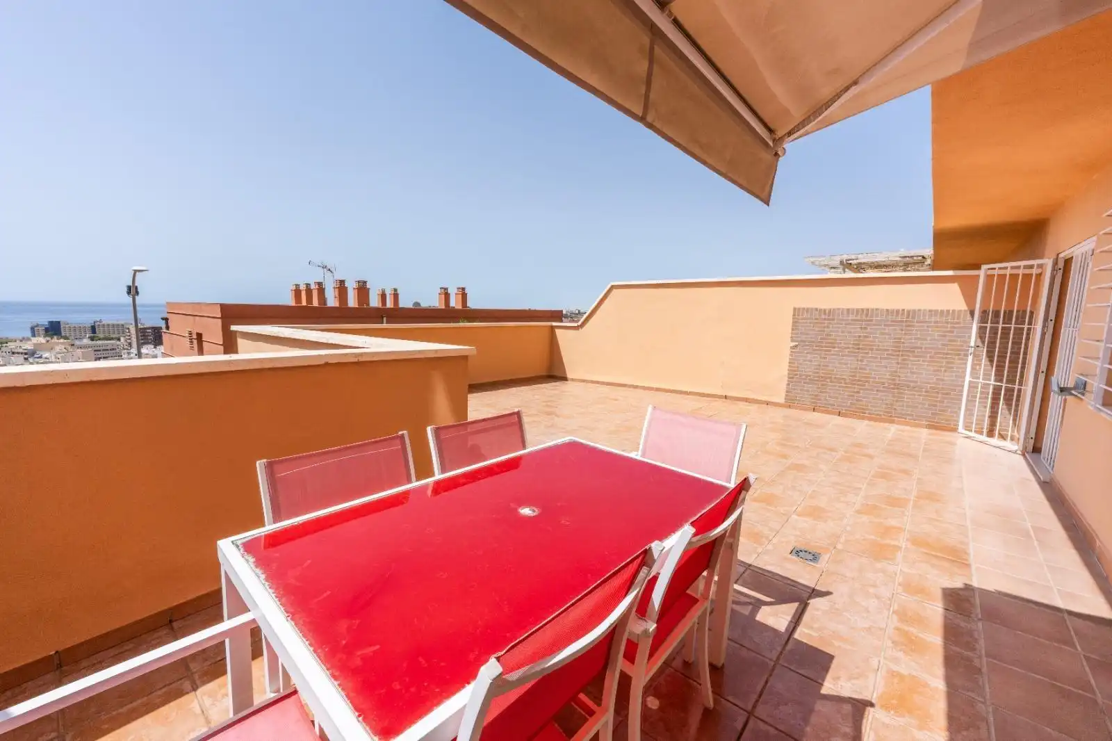 Terraza de Piso en venta en Roquetas de Mar con Aire acondicionado, Terraza y Amueblado