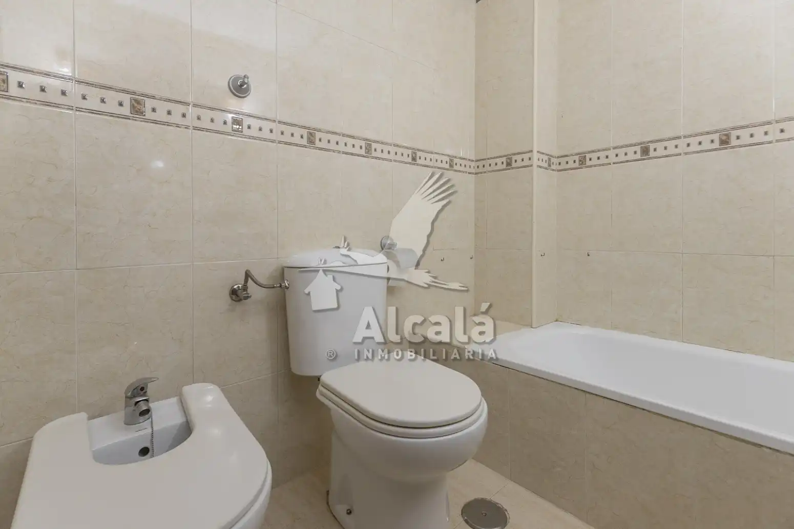 Bany de Casa o xalet en venda en Villanueva de la Torre amb Calefacció i Jardí privat