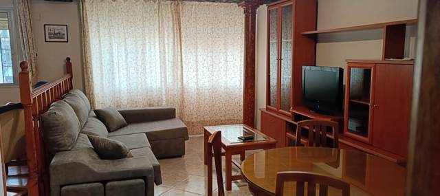 Planta baja en Alquiler en Calle Diego de Almagro en El Torrejón - El Cerezo