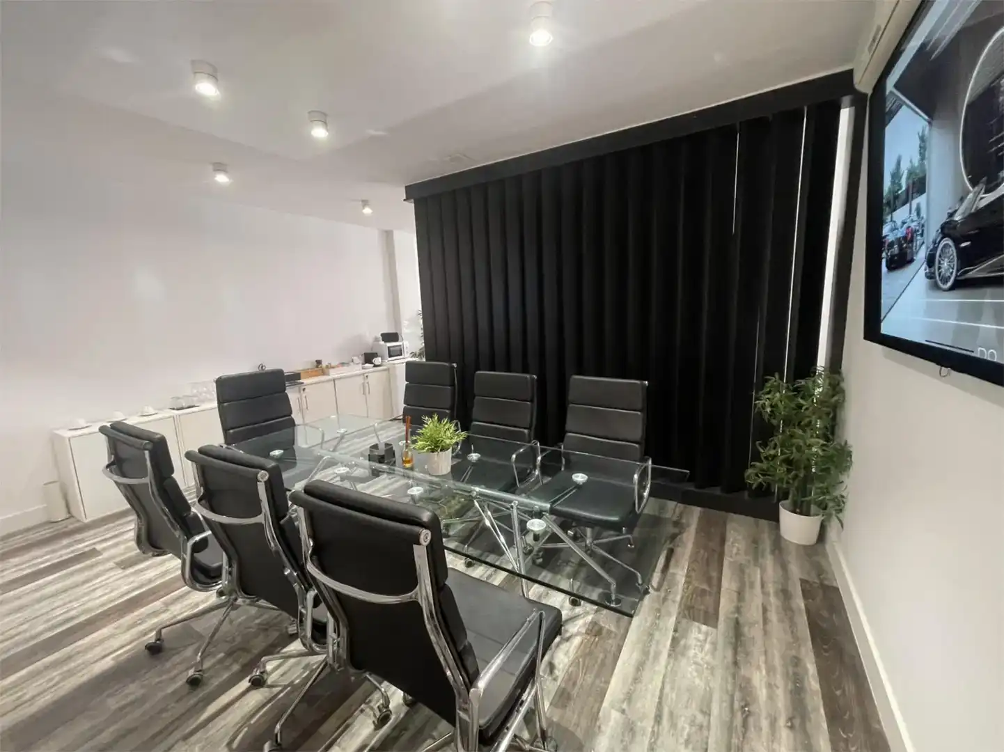 Office for rent in Estepona  with Air Conditioner and Furnished