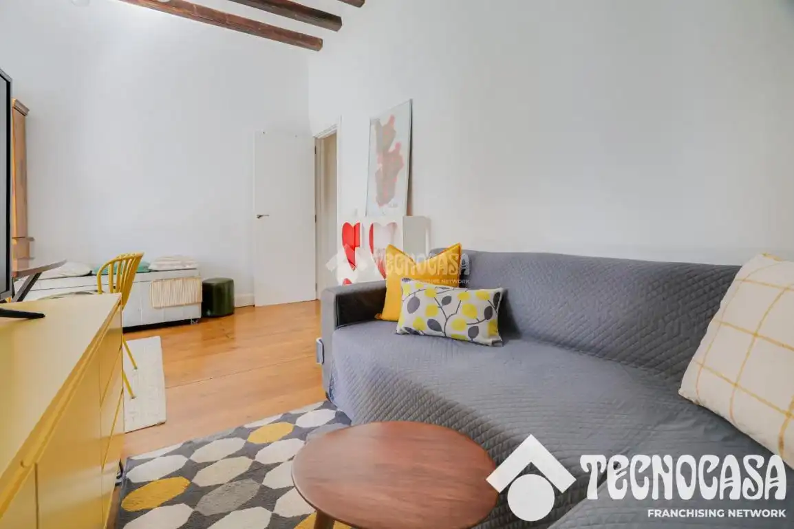 Wohnzimmer von Wohnung zum Verkauf in Barcelona mit Klimaanlage und Heizung