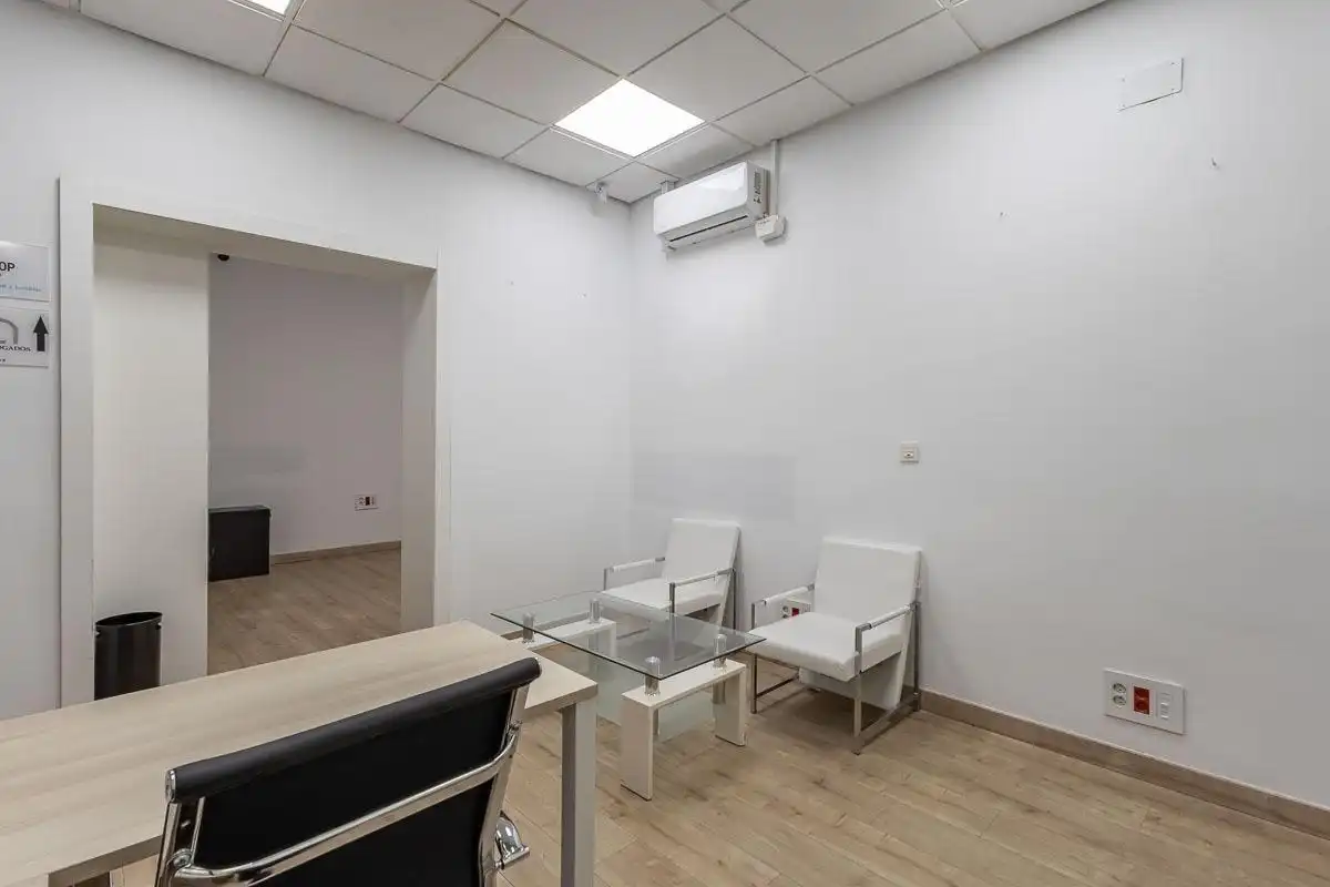 Office for rent in Granada  with Air Conditioner and Furnished
